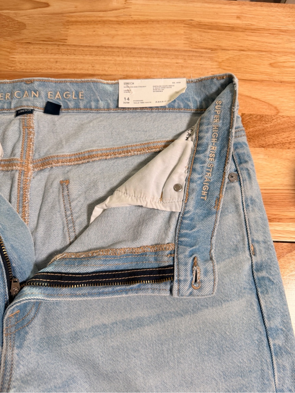American Eagle Outfitters Light Blue Straight Leg Jeans - Picture 7 of 7